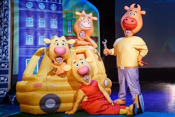 Шоу "Оранжевая корова: Путешествие в Новый год"