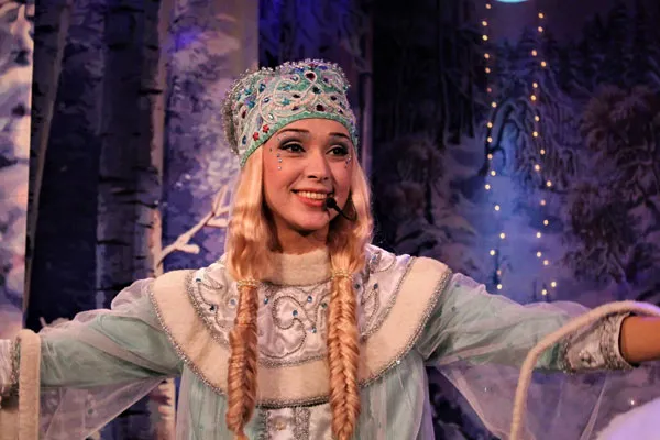 Новогоднее шоу "В гостях у дедушки Мороза"