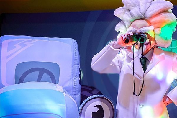 Новогоднее шоу по мотивам популярного мультфильма